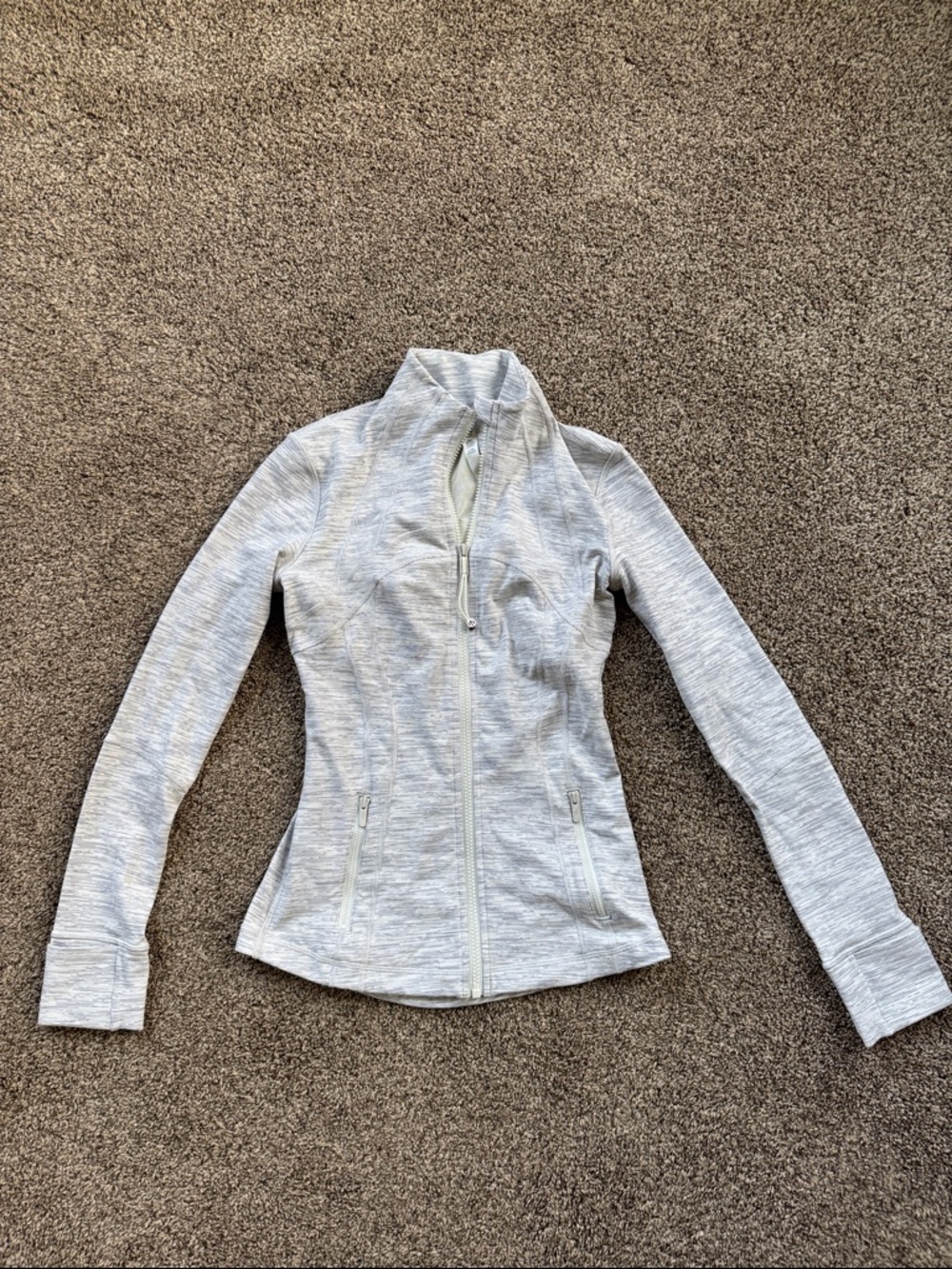 Lululemon Women’s Size 4 Light Gray Zip-Up Jacket Mint Condition!